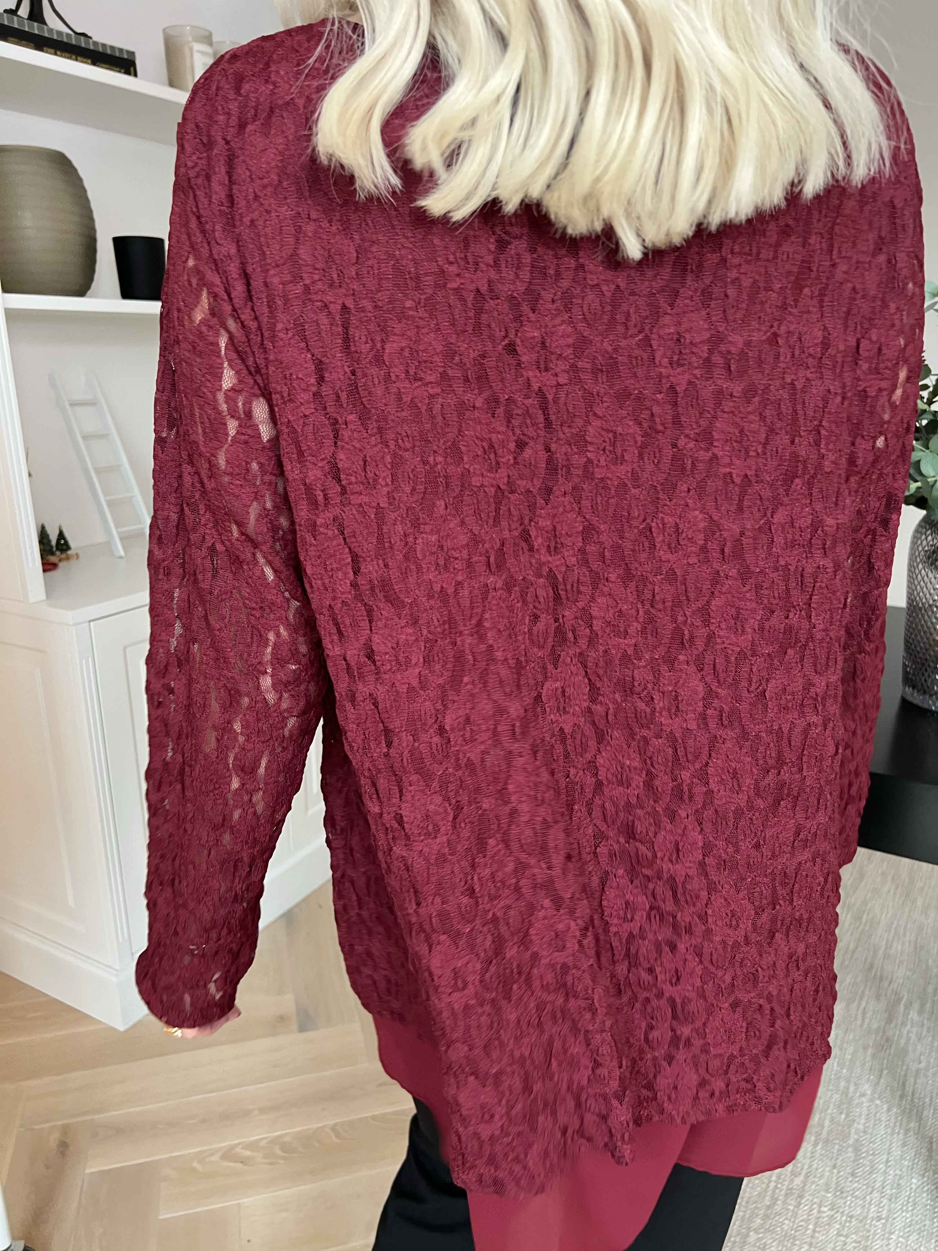 Candidas - Sød blondetunika med chiffonlag